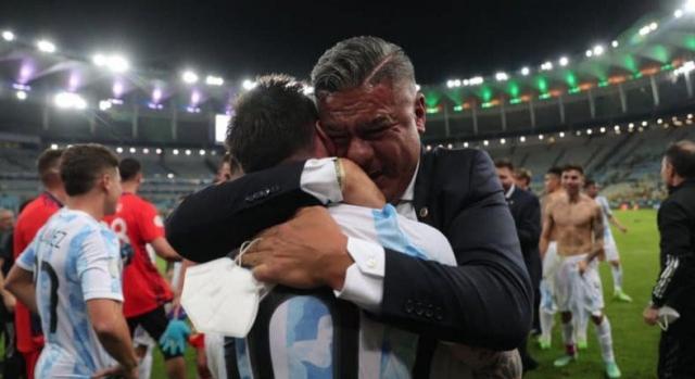 1625993538245093444.jpg claudio-tapia-lionel-messi_862x485_wmk_副本.jpg