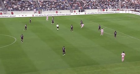 1772939303716021452.gif messi.gif